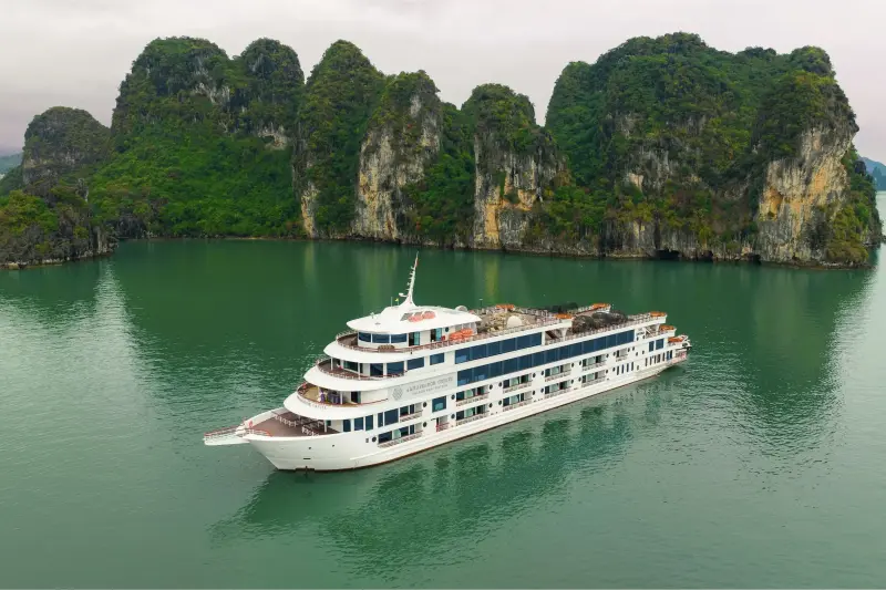 Khám phá Vịnh Hạ Long trên Du thuyền 5 Sao Ambassador Cruise