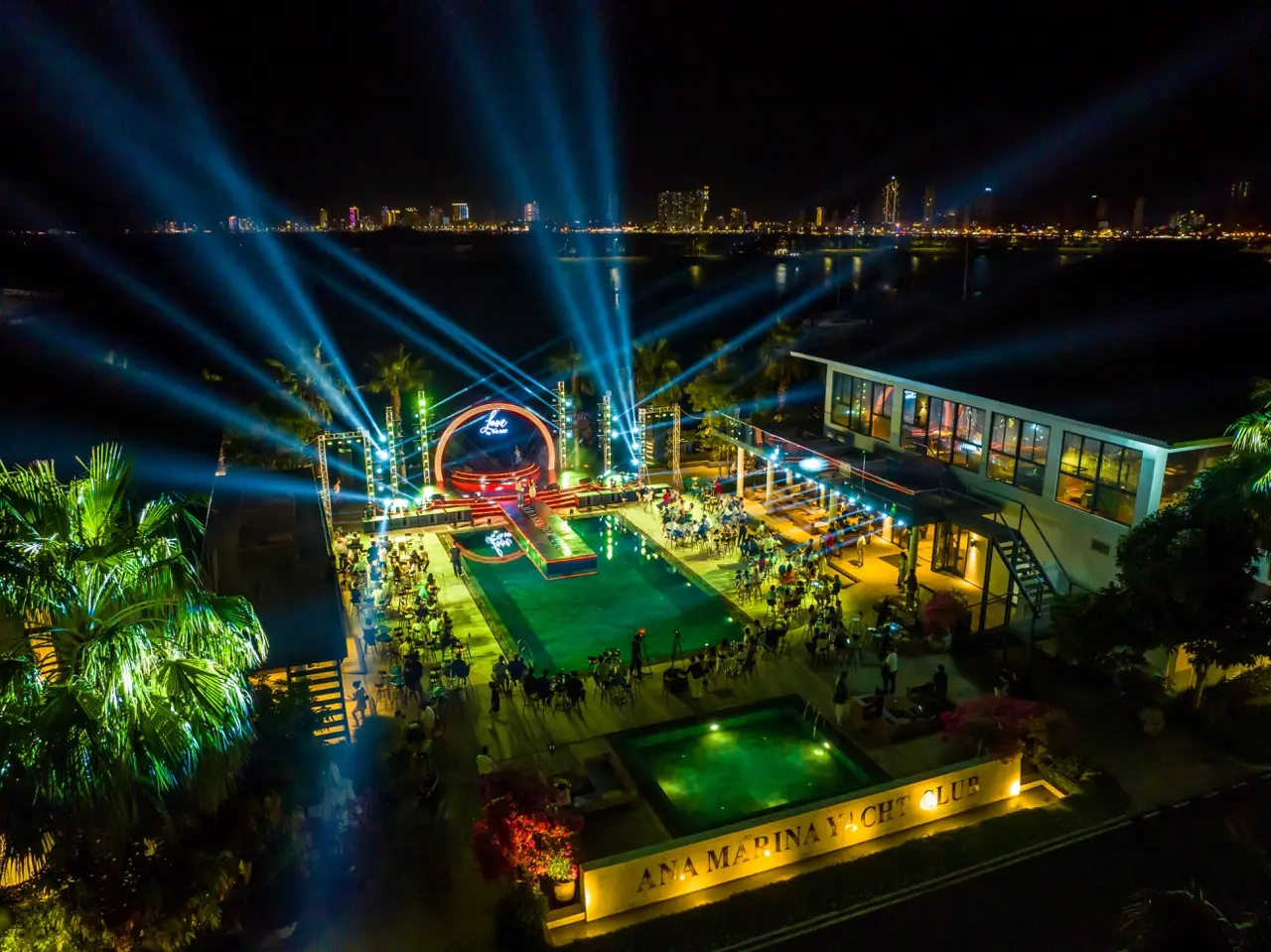 Combo Trải Nghiệm nhà hàng 5 sao Ambassador Club và khách sạn 4 sao tại Nha Trang