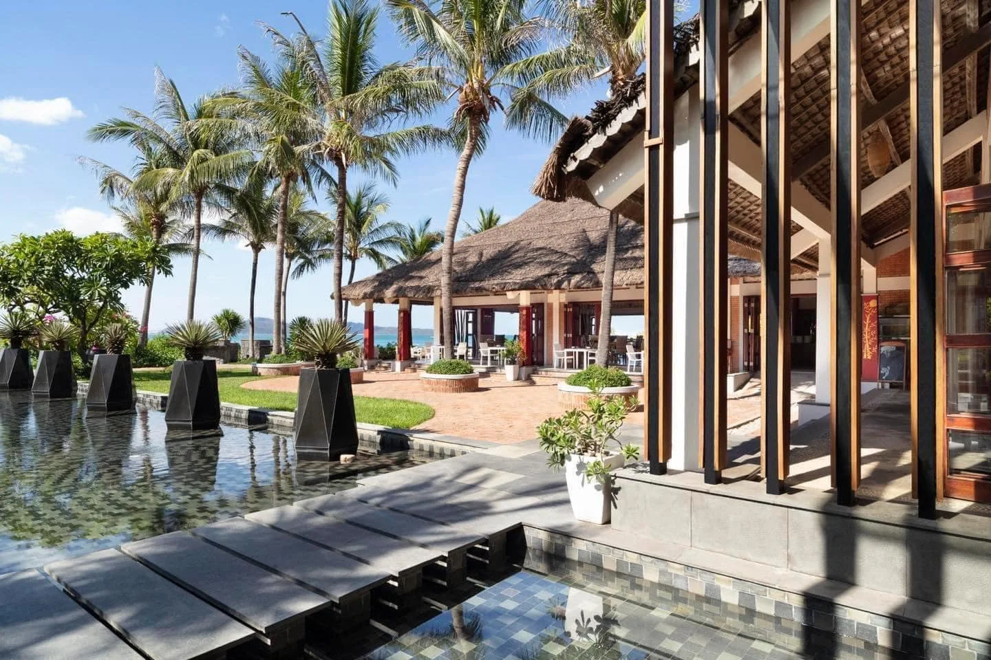Combo Avani Quy Nhơn Resort & Spa 3N2D + Vé Máy Bay Khứ Hồi