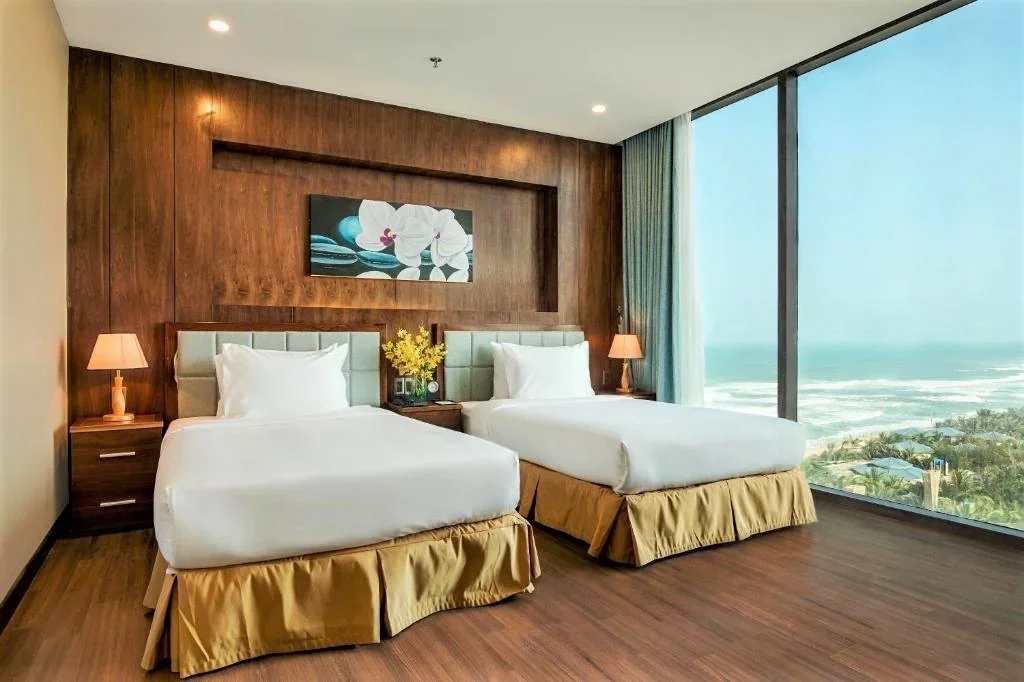 Combo Đà Nẵng 3N2Đ khách sạn 4 sao Yarra Ocean Suite - Vé máy bay từ Hồ Chí Minh