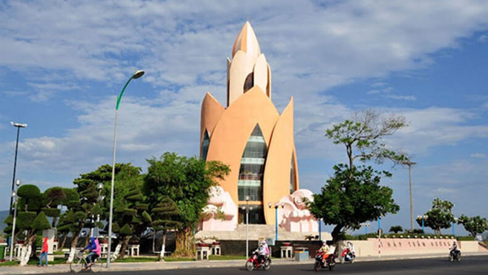 Tour Nha Trang - Vinpearl - Vịnh Nha Trang - 3 ngày 2 đêm
