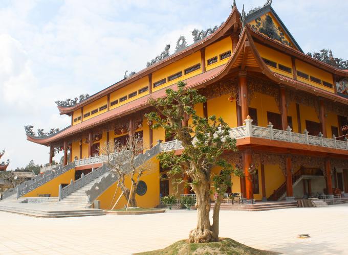 Tour du lịch chùa Ba Vàng – Yên Tử 1 ngày