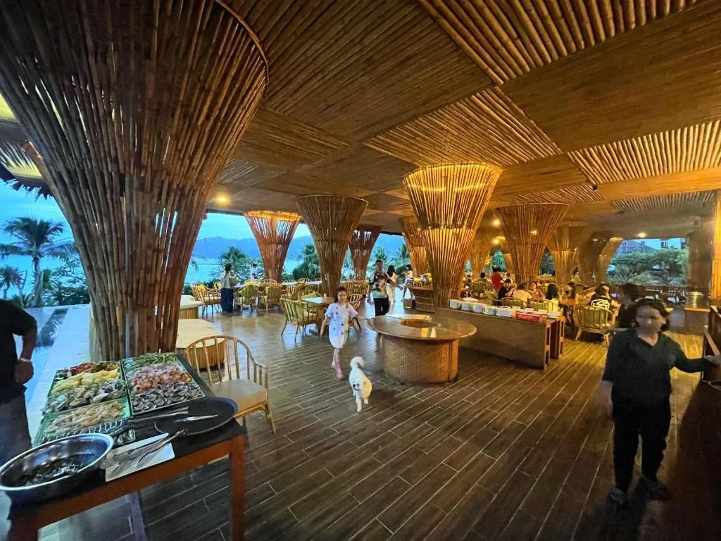 Trải Nghiệm Combo The Light Coral Island Resort 2N1Đ